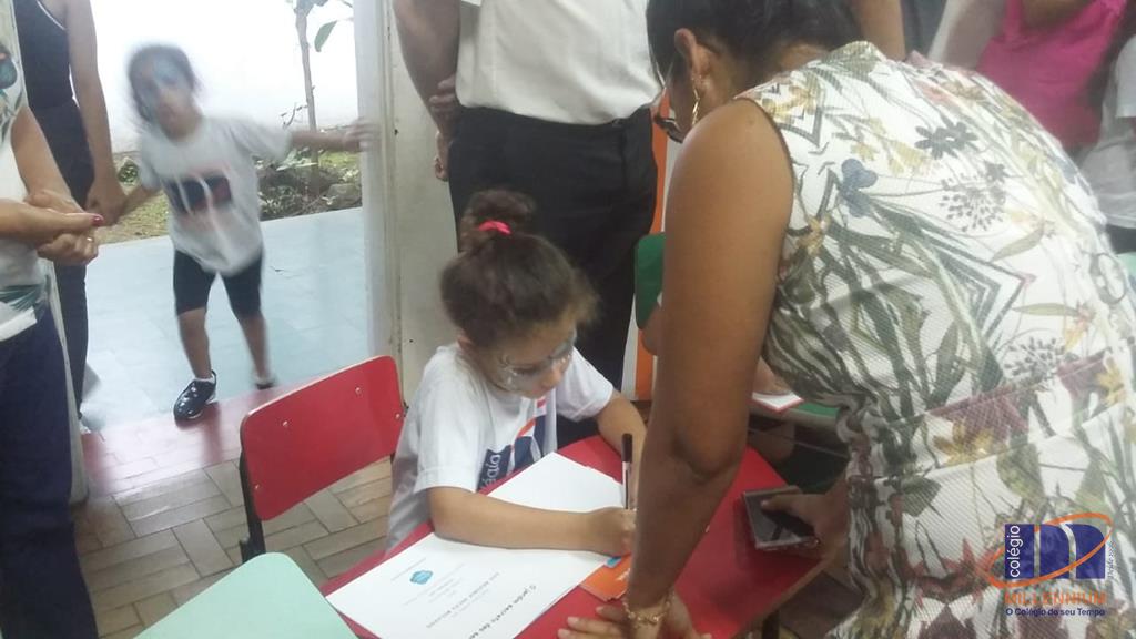 2-noite-magica-de-autografos-no-colegio-millennium-02