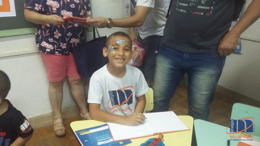 2-noite-magica-de-autografos-no-colegio-millennium-102