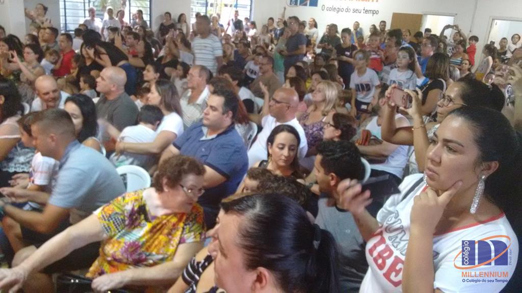2-noite-magica-de-autografos-no-colegio-millennium-11