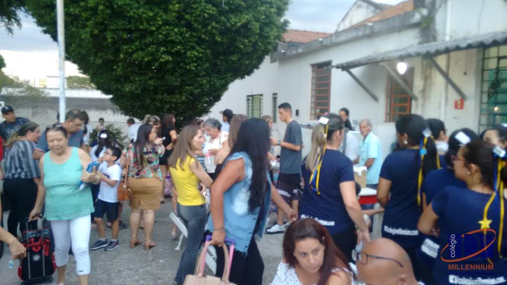 2-noite-magica-de-autografos-no-colegio-millennium-113