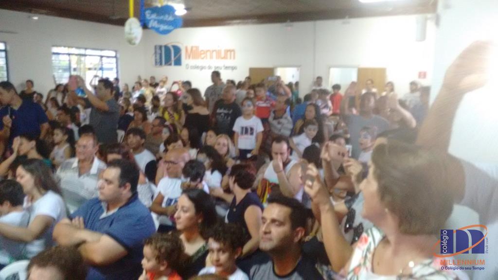 2-noite-magica-de-autografos-no-colegio-millennium-123