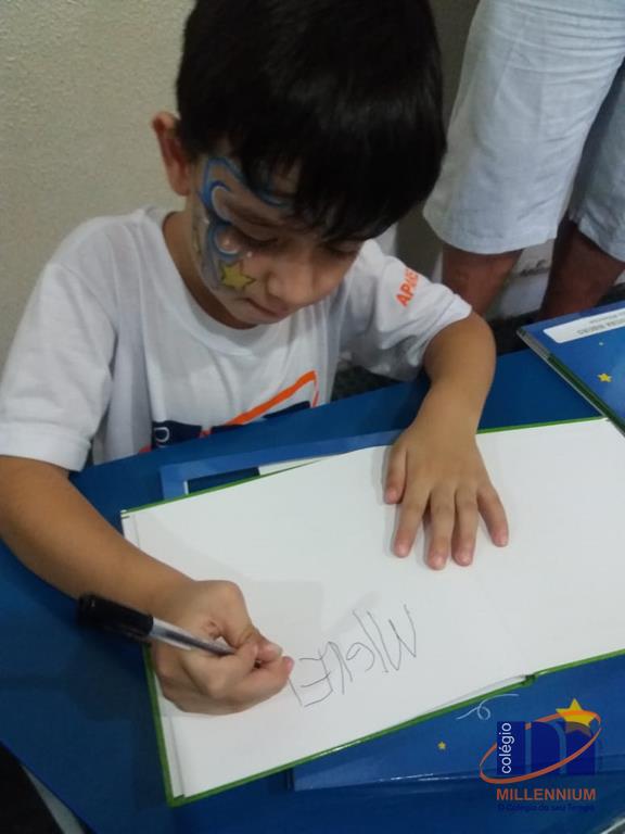 2-noite-magica-de-autografos-no-colegio-millennium-138