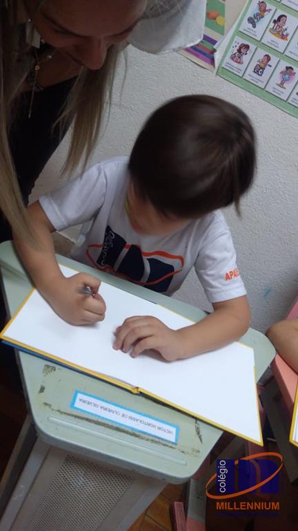 2-noite-magica-de-autografos-no-colegio-millennium-150