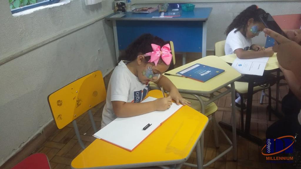 2-noite-magica-de-autografos-no-colegio-millennium-157