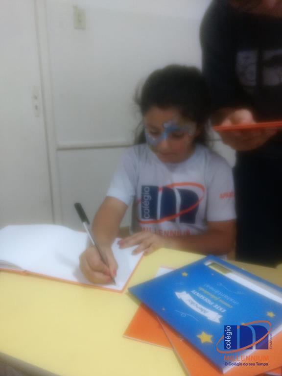 2-noite-magica-de-autografos-no-colegio-millennium-158