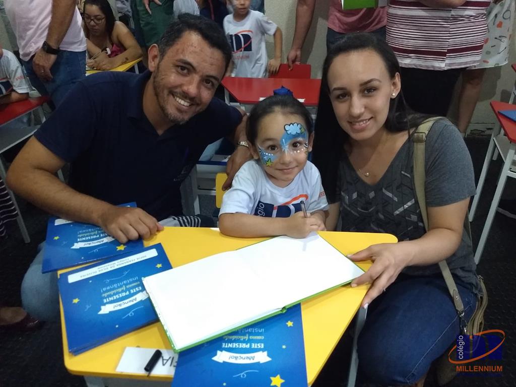 2-noite-magica-de-autografos-no-colegio-millennium-159