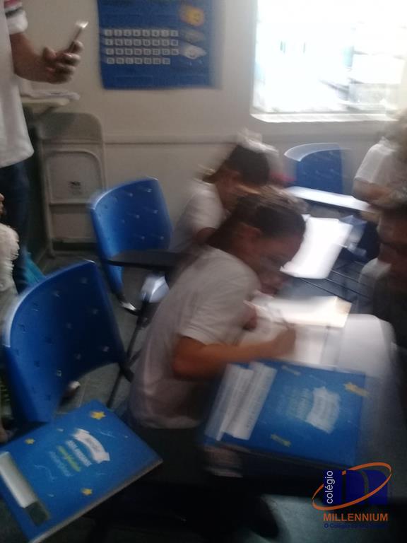 2-noite-magica-de-autografos-no-colegio-millennium-163
