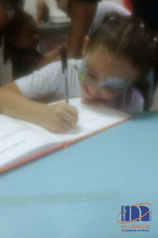 2-noite-magica-de-autografos-no-colegio-millennium-171