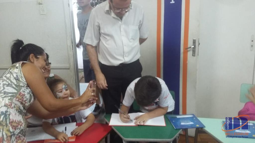 2-noite-magica-de-autografos-no-colegio-millennium-172