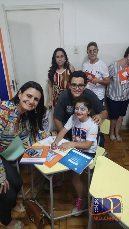 2-noite-magica-de-autografos-no-colegio-millennium-179