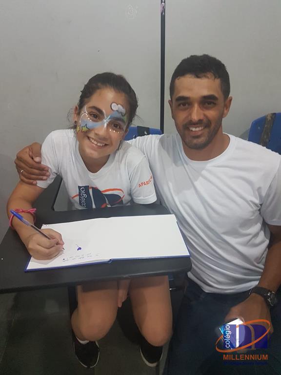 2-noite-magica-de-autografos-no-colegio-millennium-185