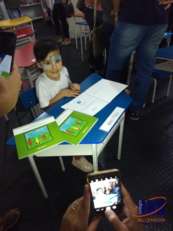 2-noite-magica-de-autografos-no-colegio-millennium-186