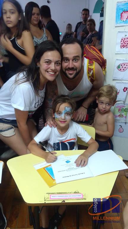 2-noite-magica-de-autografos-no-colegio-millennium-195