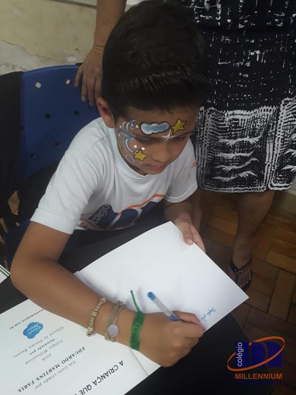 2-noite-magica-de-autografos-no-colegio-millennium-196