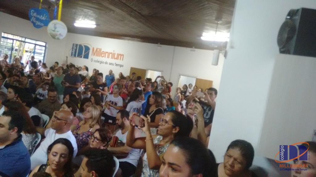 2-noite-magica-de-autografos-no-colegio-millennium-197