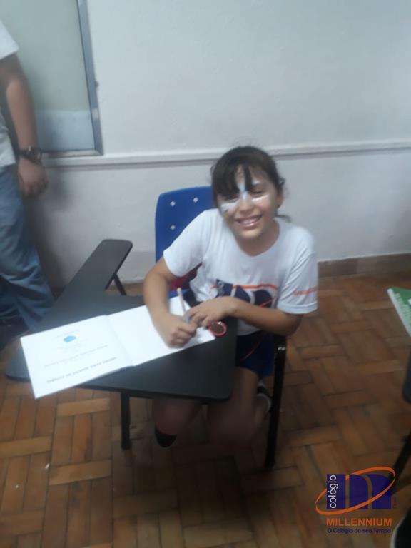2-noite-magica-de-autografos-no-colegio-millennium-216