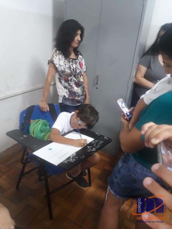 2-noite-magica-de-autografos-no-colegio-millennium-240