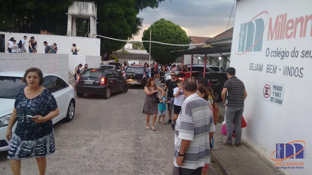 2-noite-magica-de-autografos-no-colegio-millennium-243