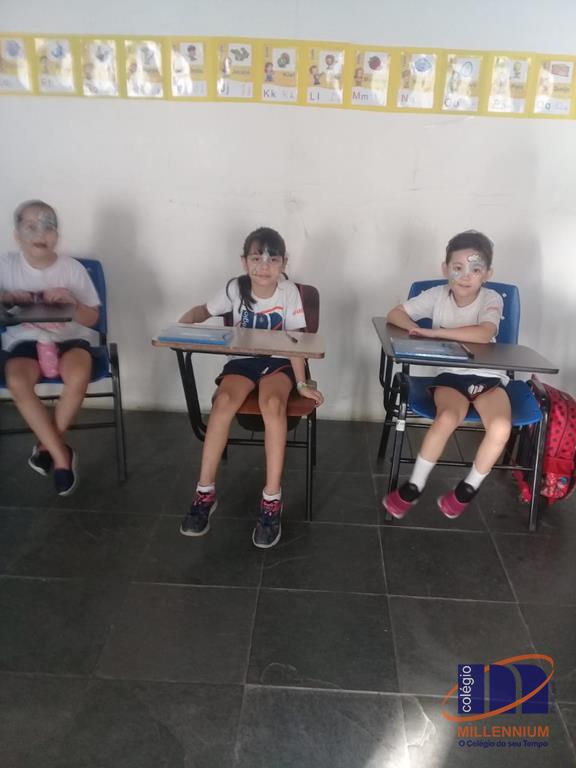 2-noite-magica-de-autografos-no-colegio-millennium-250