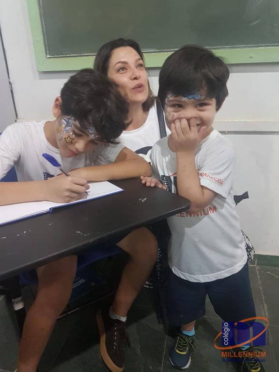 2-noite-magica-de-autografos-no-colegio-millennium-251