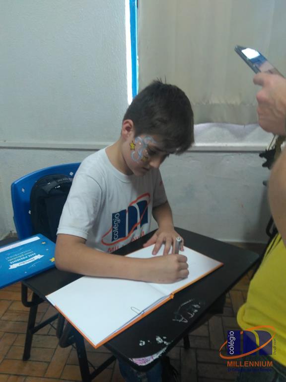2-noite-magica-de-autografos-no-colegio-millennium-259
