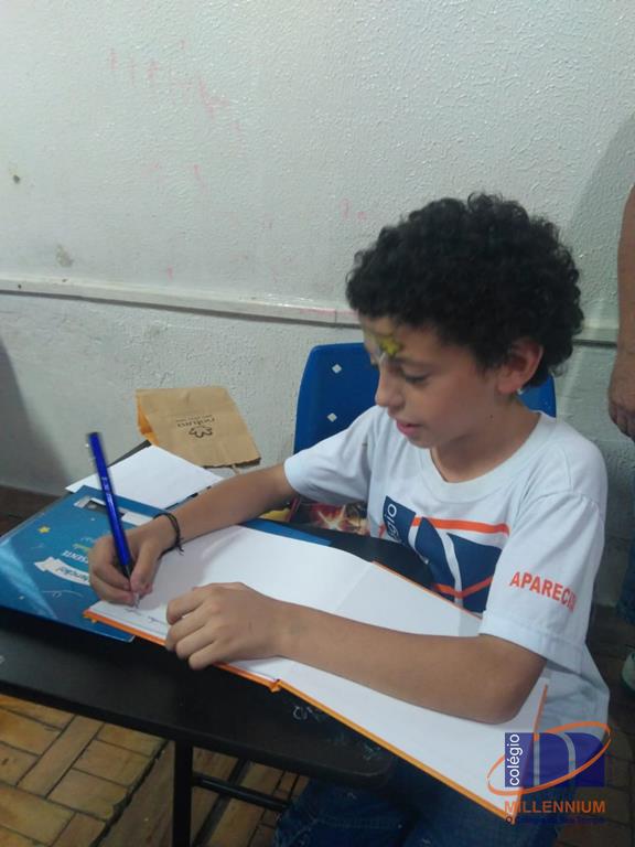 2-noite-magica-de-autografos-no-colegio-millennium-26