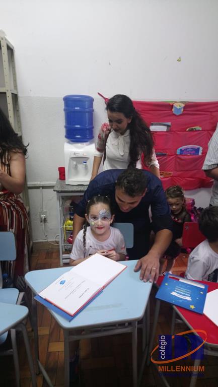 2-noite-magica-de-autografos-no-colegio-millennium-295