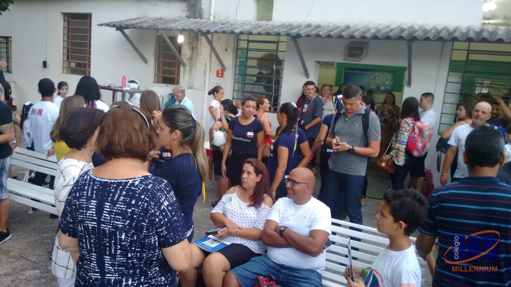 2-noite-magica-de-autografos-no-colegio-millennium-297