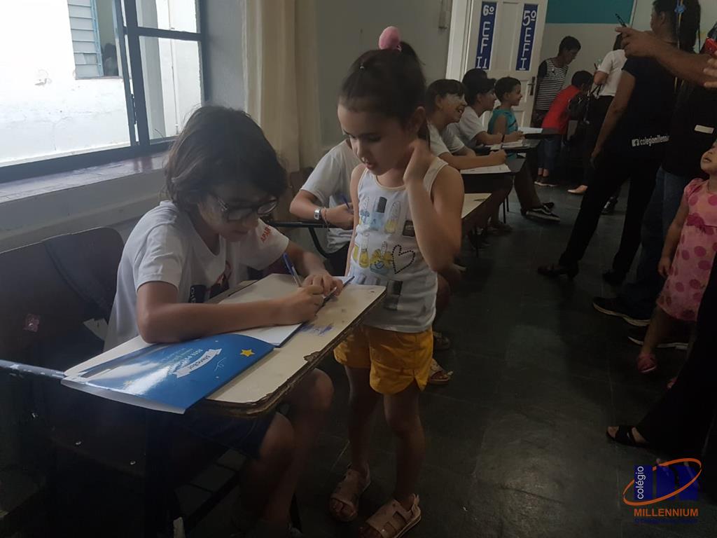 2-noite-magica-de-autografos-no-colegio-millennium-314