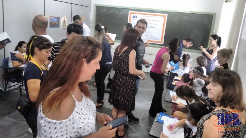 2-noite-magica-de-autografos-no-colegio-millennium-316