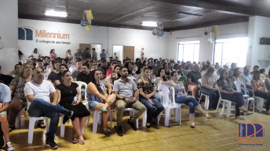 2-noite-magica-de-autografos-no-colegio-millennium-320