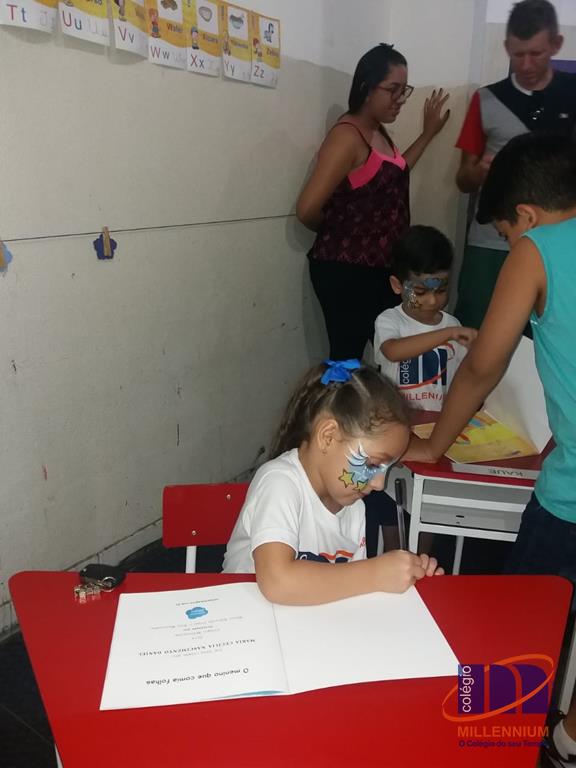 2-noite-magica-de-autografos-no-colegio-millennium-322