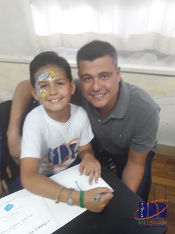 2-noite-magica-de-autografos-no-colegio-millennium-323