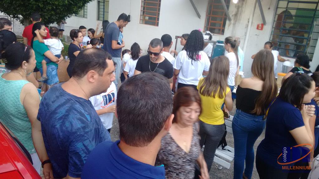2-noite-magica-de-autografos-no-colegio-millennium-324