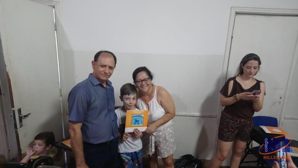 2-noite-magica-de-autografos-no-colegio-millennium-326