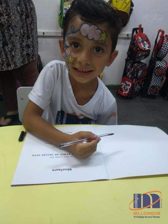 2-noite-magica-de-autografos-no-colegio-millennium-330