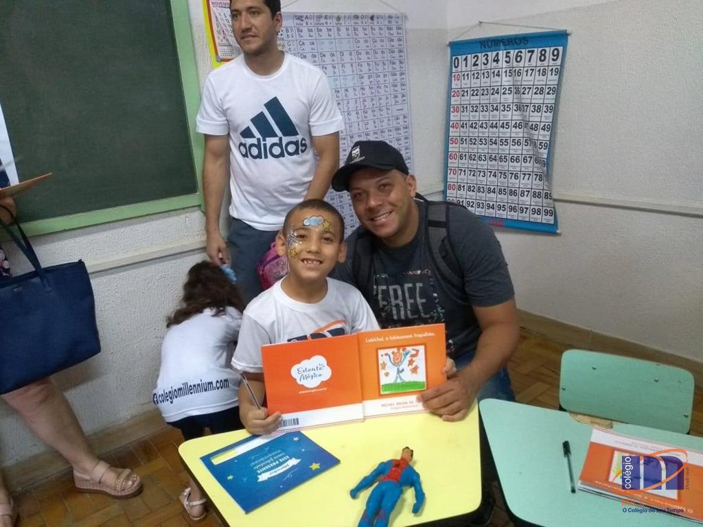 2-noite-magica-de-autografos-no-colegio-millennium-332