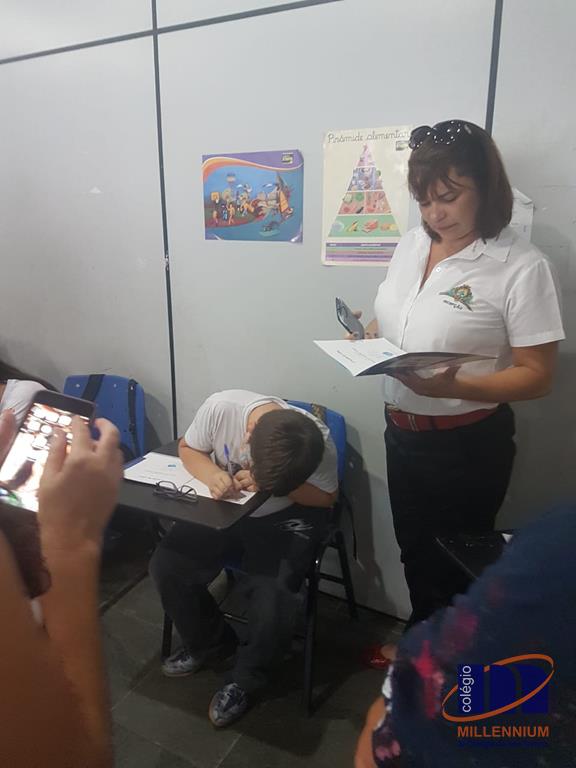 2-noite-magica-de-autografos-no-colegio-millennium-337
