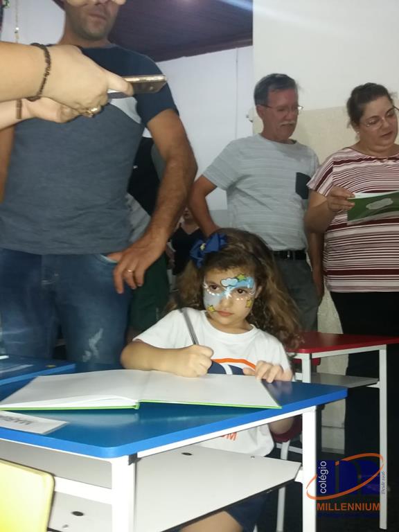 2-noite-magica-de-autografos-no-colegio-millennium-34