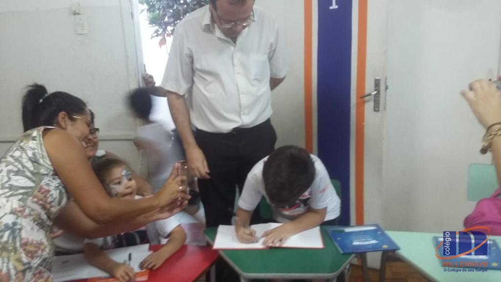2-noite-magica-de-autografos-no-colegio-millennium-340