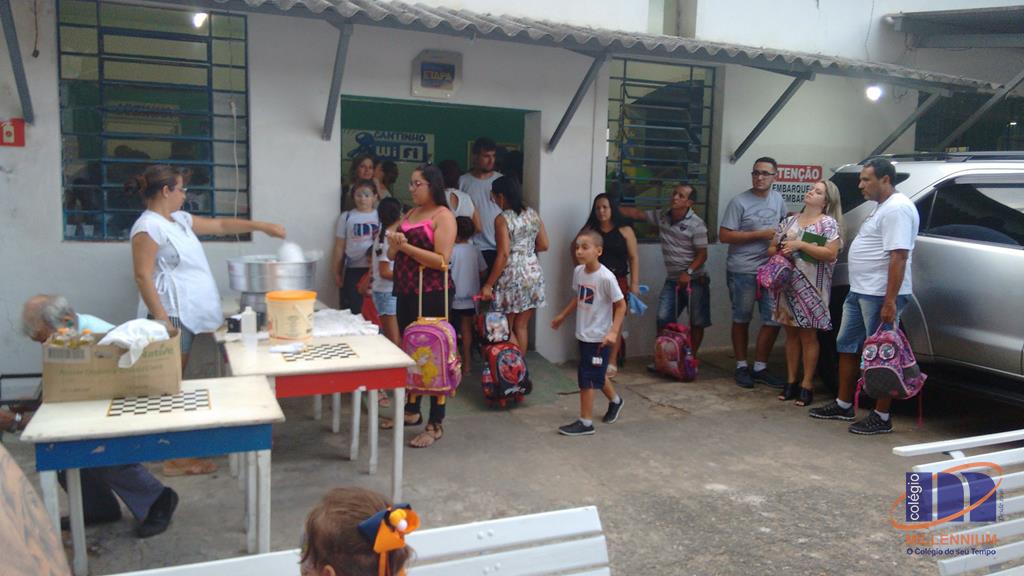 2-noite-magica-de-autografos-no-colegio-millennium-348