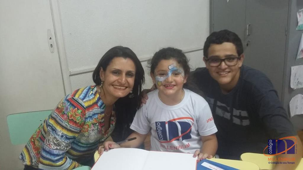 2-noite-magica-de-autografos-no-colegio-millennium-350