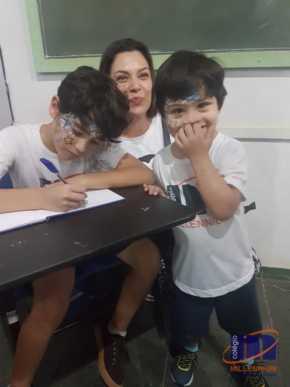 2-noite-magica-de-autografos-no-colegio-millennium-356