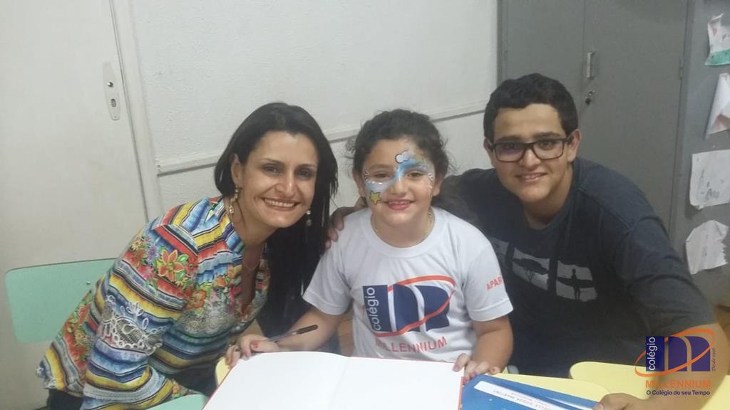 2-noite-magica-de-autografos-no-colegio-millennium-358