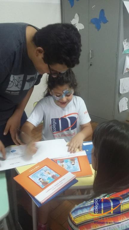 2-noite-magica-de-autografos-no-colegio-millennium-369