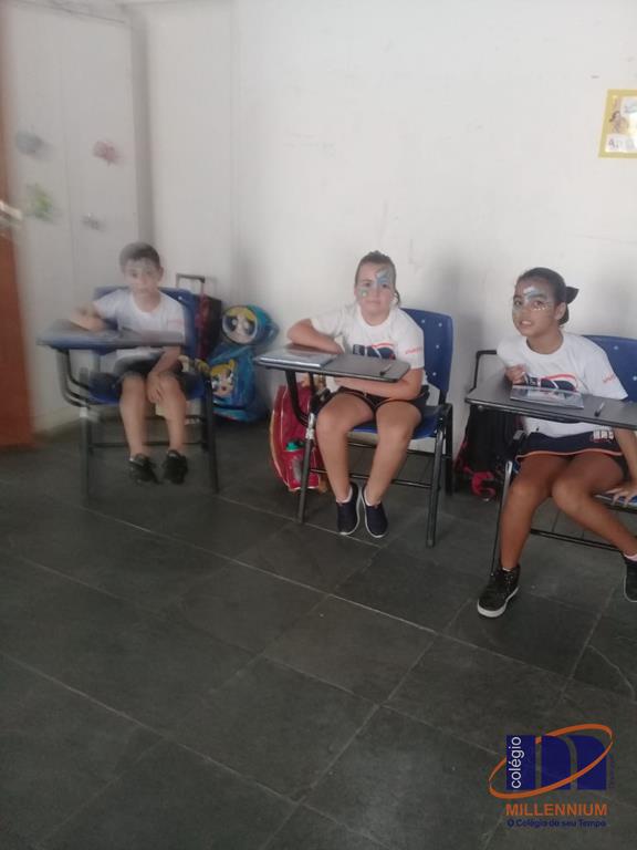 2-noite-magica-de-autografos-no-colegio-millennium-395