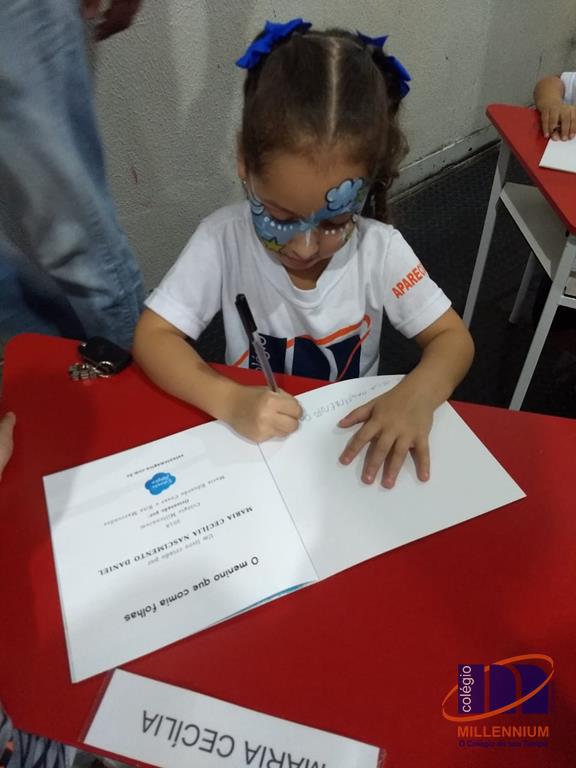 2-noite-magica-de-autografos-no-colegio-millennium-409