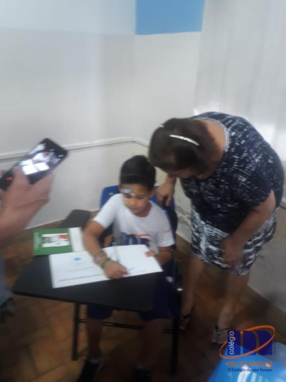 2-noite-magica-de-autografos-no-colegio-millennium-50
