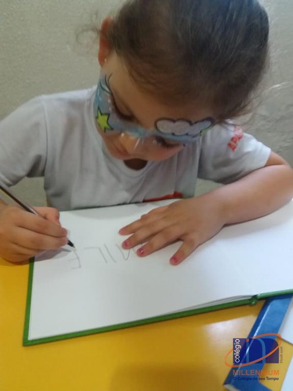 2-noite-magica-de-autografos-no-colegio-millennium-54