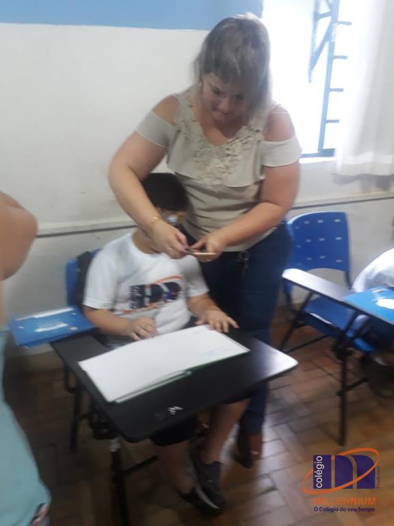2-noite-magica-de-autografos-no-colegio-millennium-56